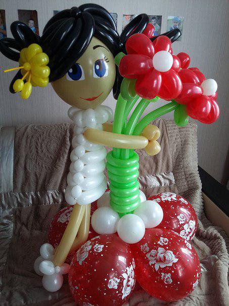 Фигурка из шаров "Дюймовочка с цветами"