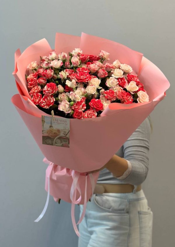 Букет из 15 кустовых роз микс