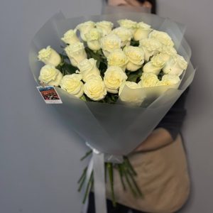 25 роз 70см сорта Мондиаль в упаковке