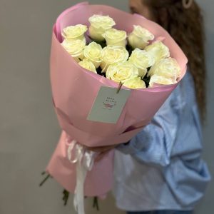 15 роз 70см сорта Мондиаль в упаковке