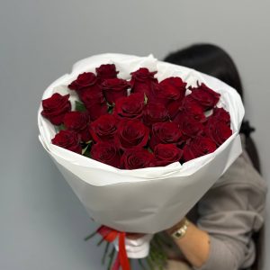 25 роз 60см сорта Эксплорер в упаковке