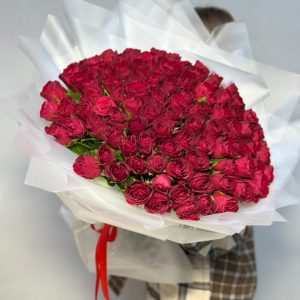 101 роза Кения 40см в упаковке