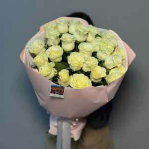 25 роз 60см сорта Мондиаль в упаковке