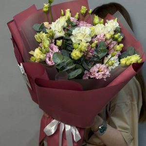 Букет из 7 эустом с эвкалиптом