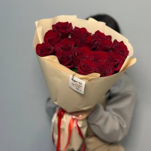 15 роз 60см сорта Эксплорер в упаковке
