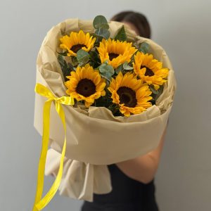 Букет из 5 подсолнухов