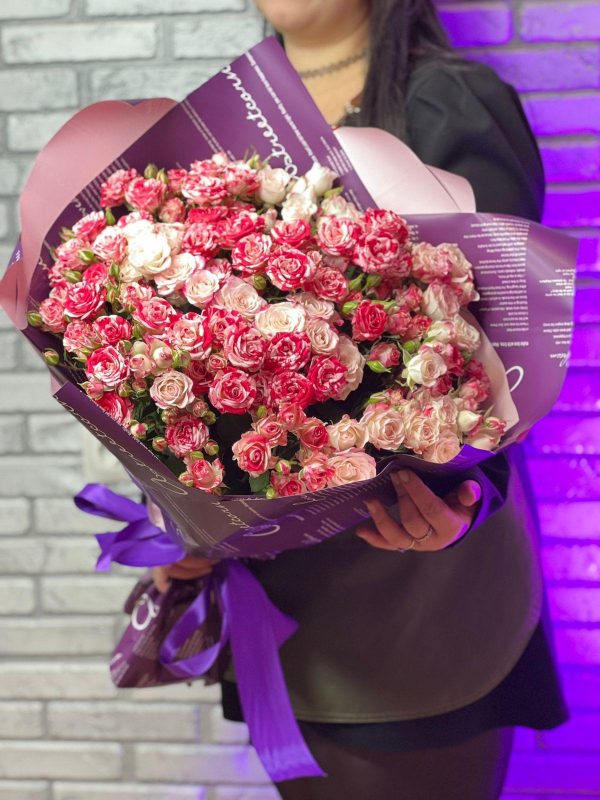 Букет из 25 кустовых роз микс