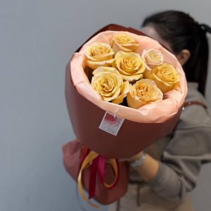 7 роз 50см сорта Шиммер в упаковке