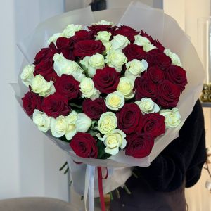 Букет из 51 розы 60 см микс в упаковке