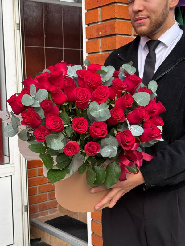 Композиция с одноголовой розой сорта Кения с эвкалиптом — фото 2