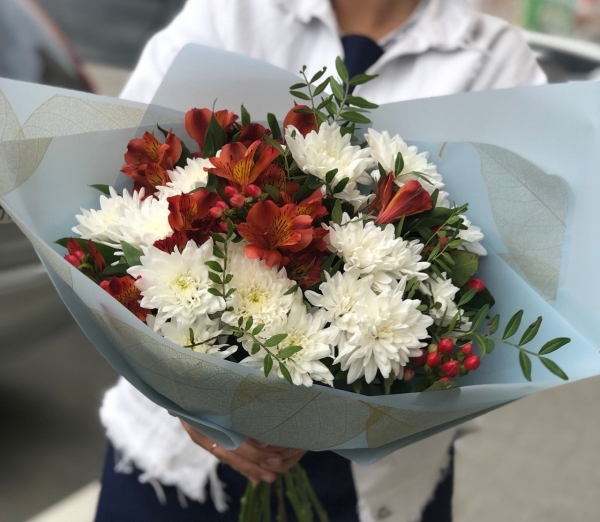 Выбор Цветов ко дню рождения
Самый оптимальный и несколько банальный вариант - композиция из роз. Если вы..